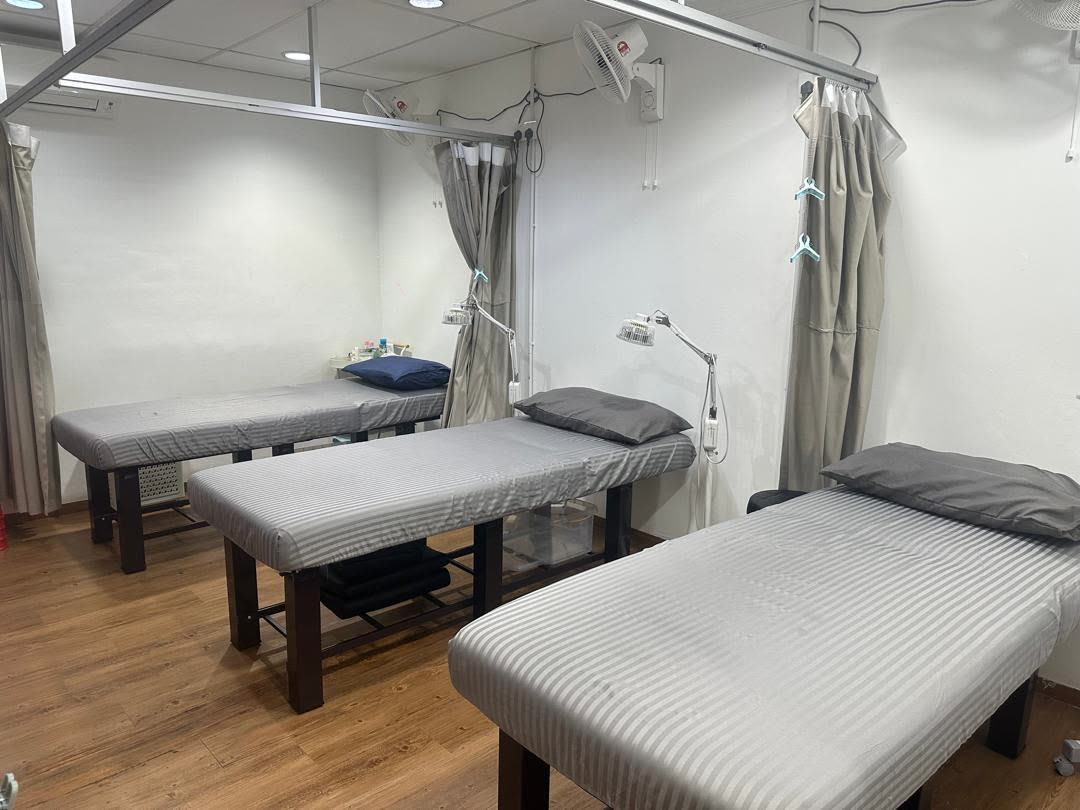 Treatment room with therapy beds and TDP heat lamps